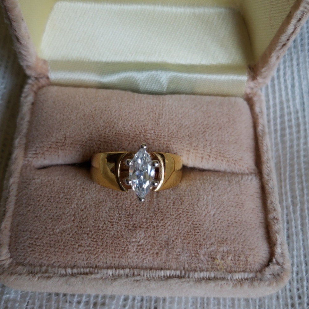 CZ 1+ carot Ring